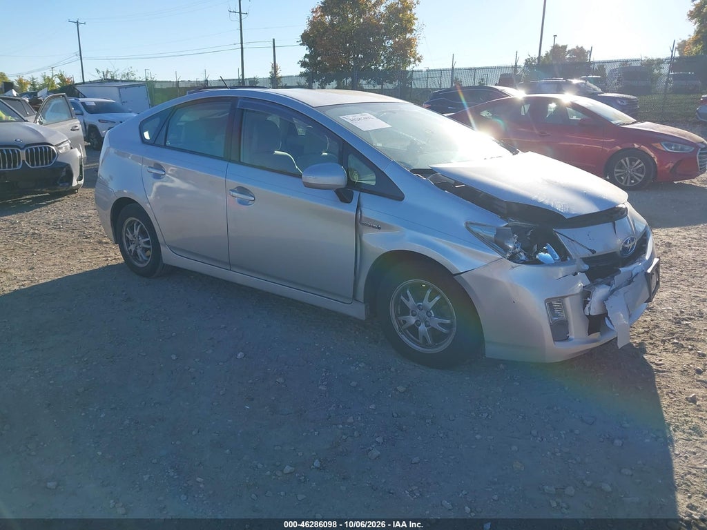 2010 Toyota Prius III photo 1