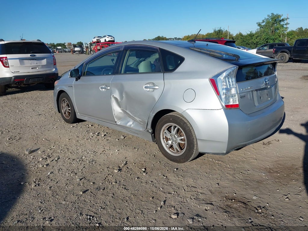 2010 Toyota Prius III photo 3