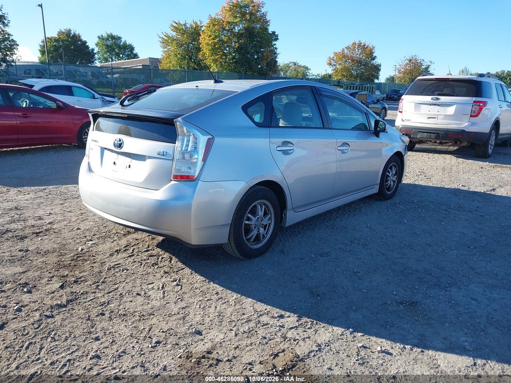 2010 Toyota Prius III photo 4