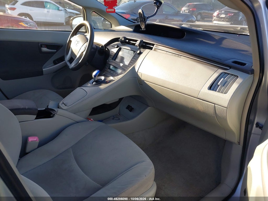 2010 Toyota Prius III photo 5