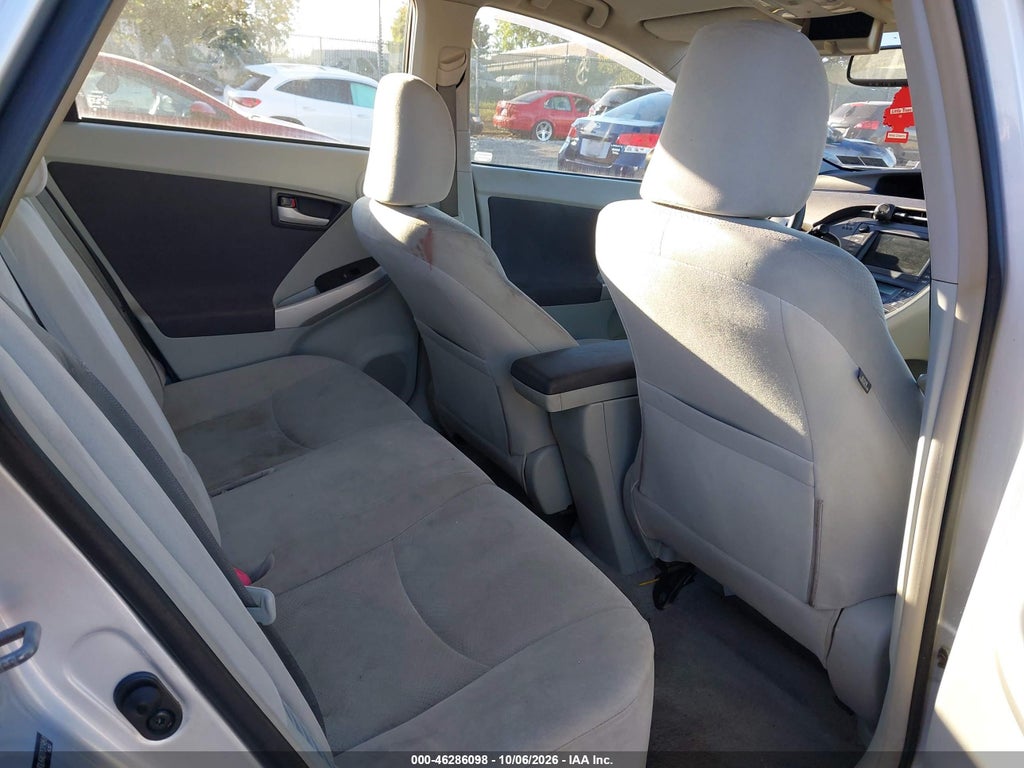 2010 Toyota Prius III photo 8