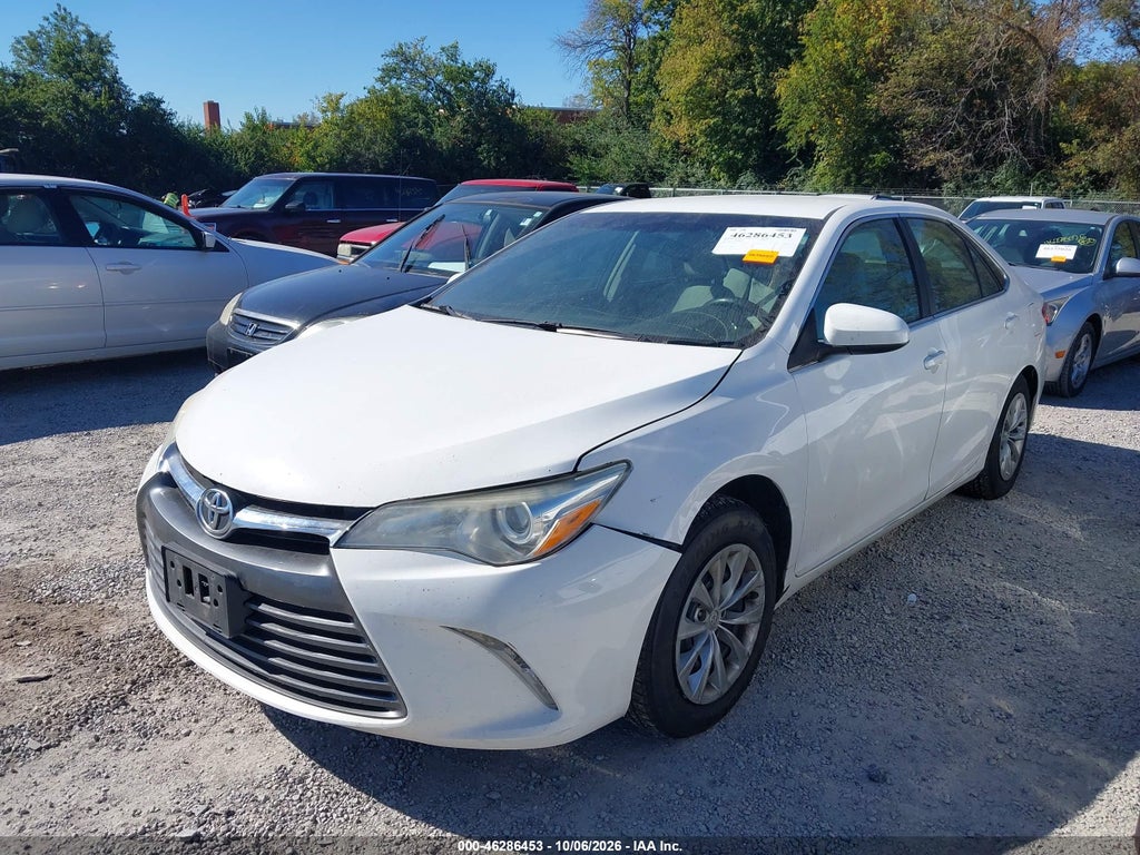 2015 Toyota Camry LE photo 2