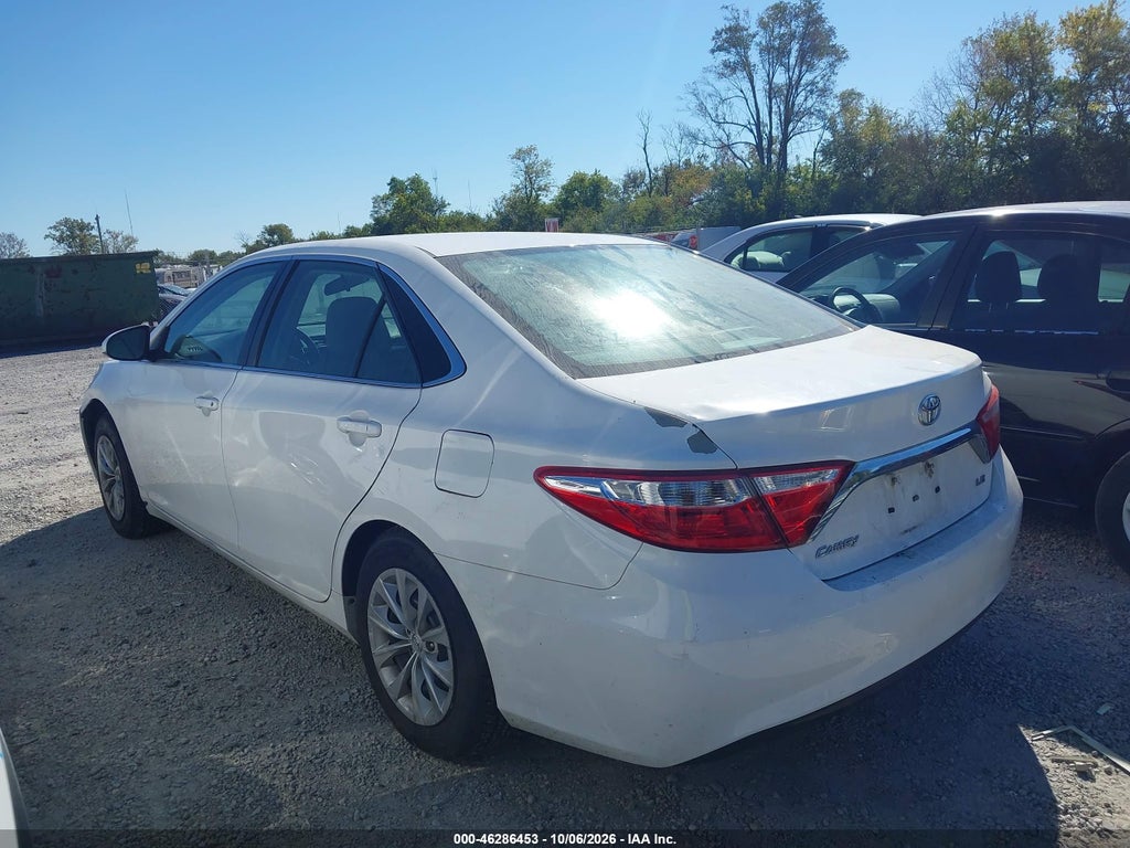 2015 Toyota Camry LE photo 3