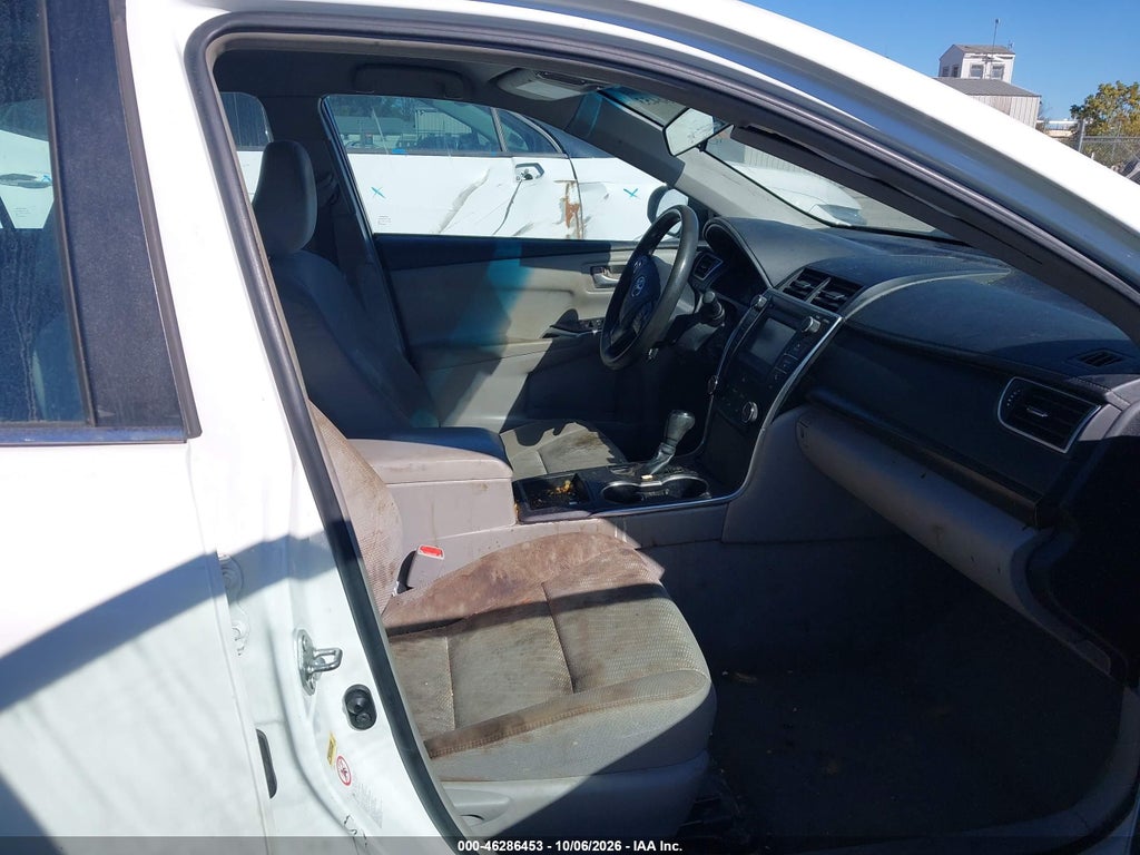2015 Toyota Camry LE photo 5