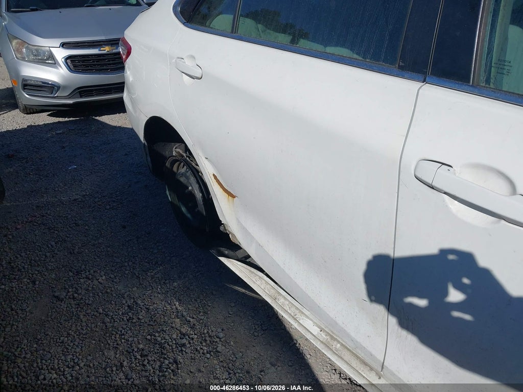 2015 Toyota Camry LE photo 6
