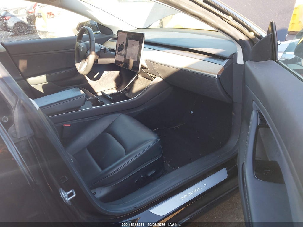 2019 Tesla Model 3 Long Range/MID Range/Standard Range Plus photo 5