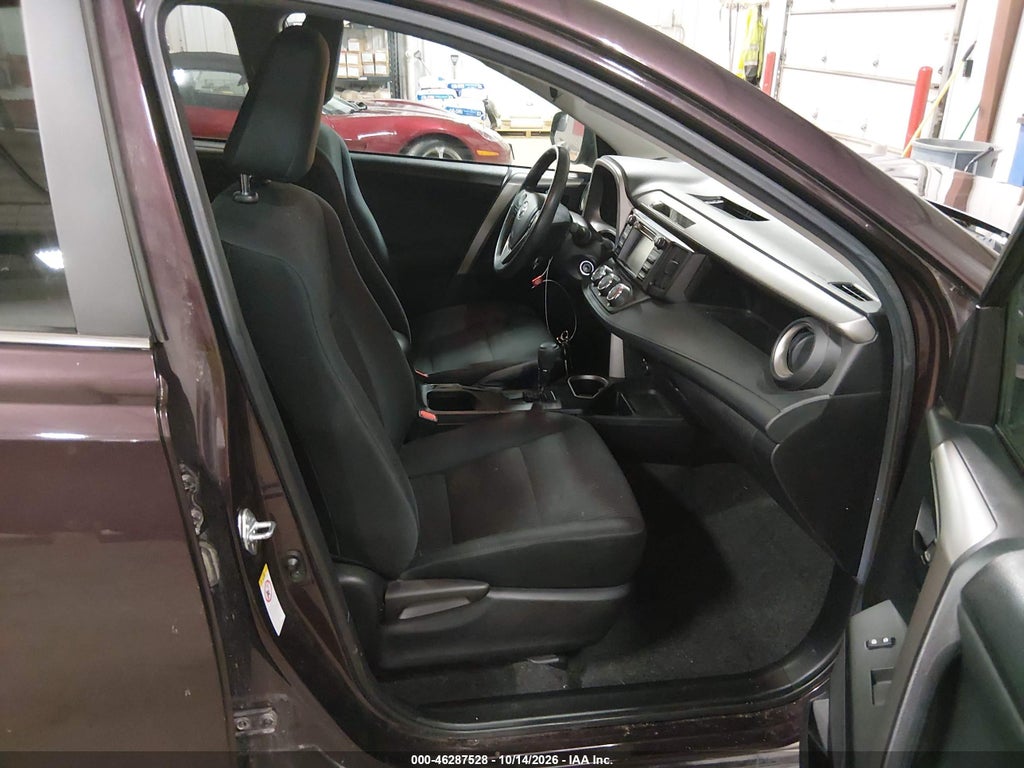 2018 Toyota RAV4 LE photo 5