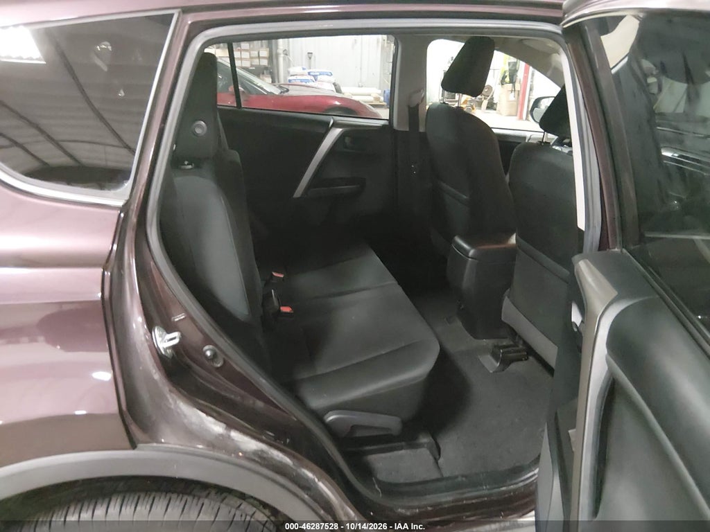 2018 Toyota RAV4 LE photo 8