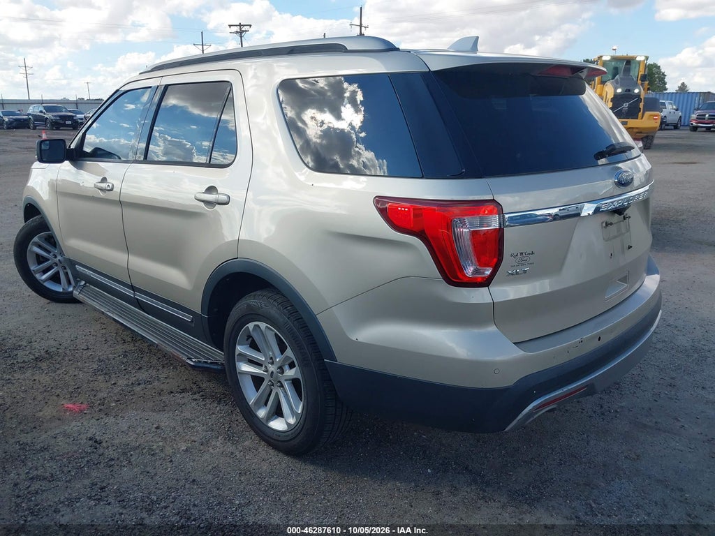 2017 Ford Explorer XLT photo 3
