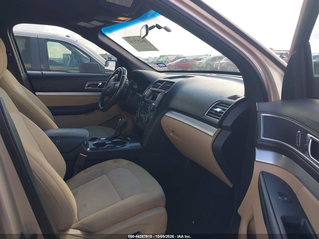 2017 Ford Explorer XLT photo 5