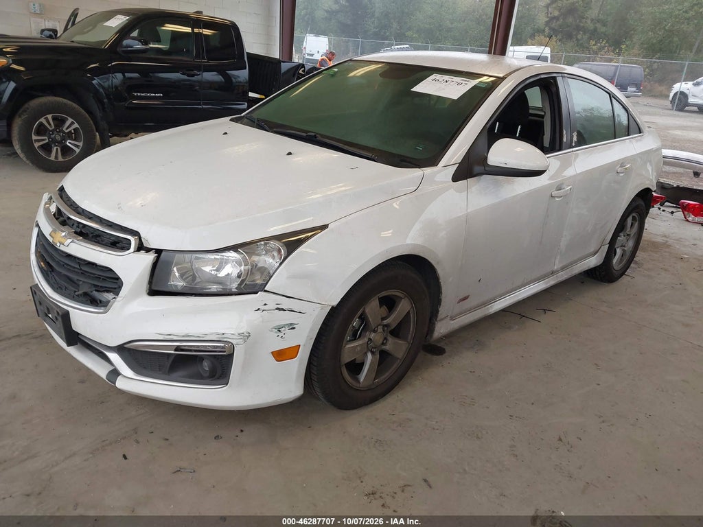 2015 Chevrolet Cruze 1LT Auto photo 2