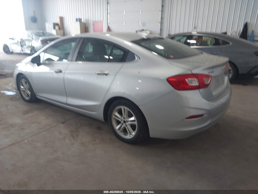 2016 Chevrolet Cruze LT Auto photo 3
