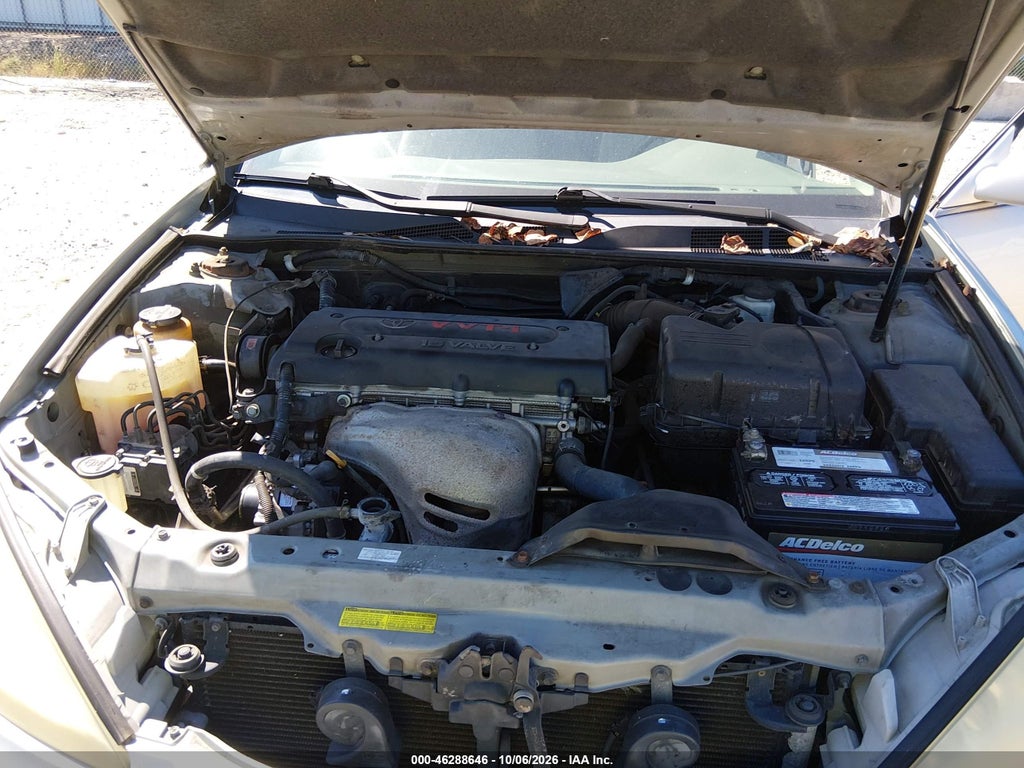 2004 Toyota Camry LE/XLE/SE photo 10