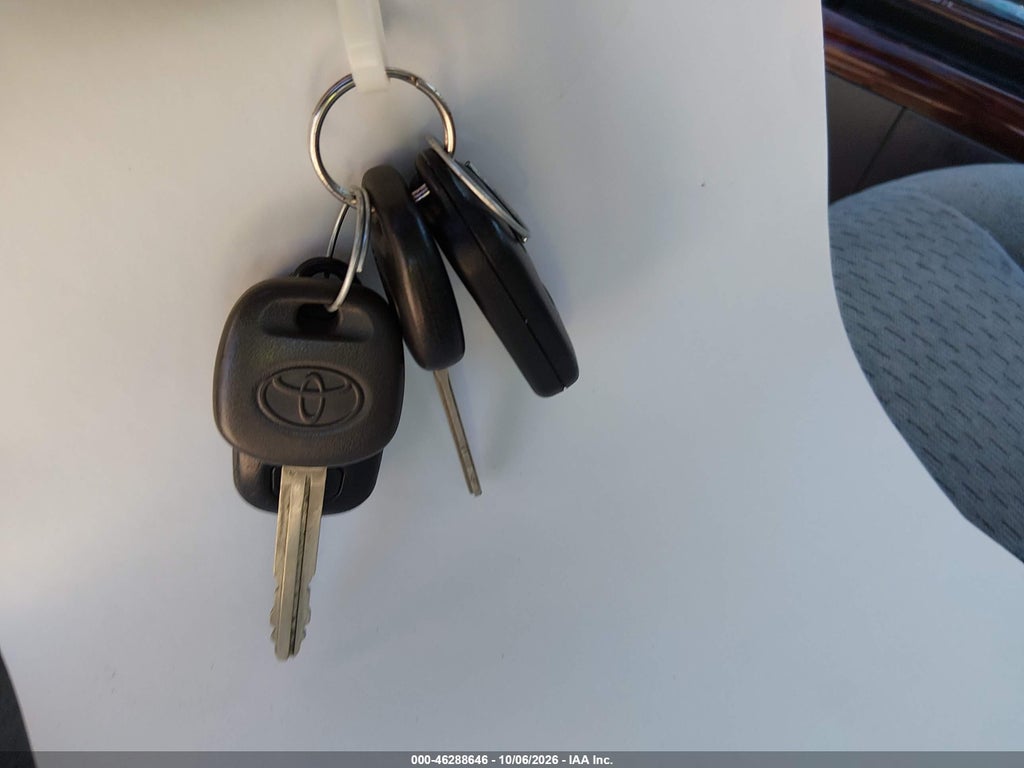 2004 Toyota Camry LE/XLE/SE photo 11