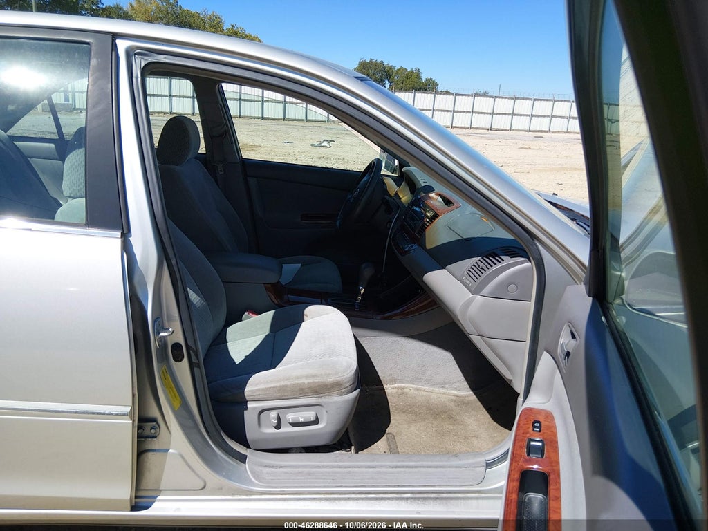 2004 Toyota Camry LE/XLE/SE photo 5