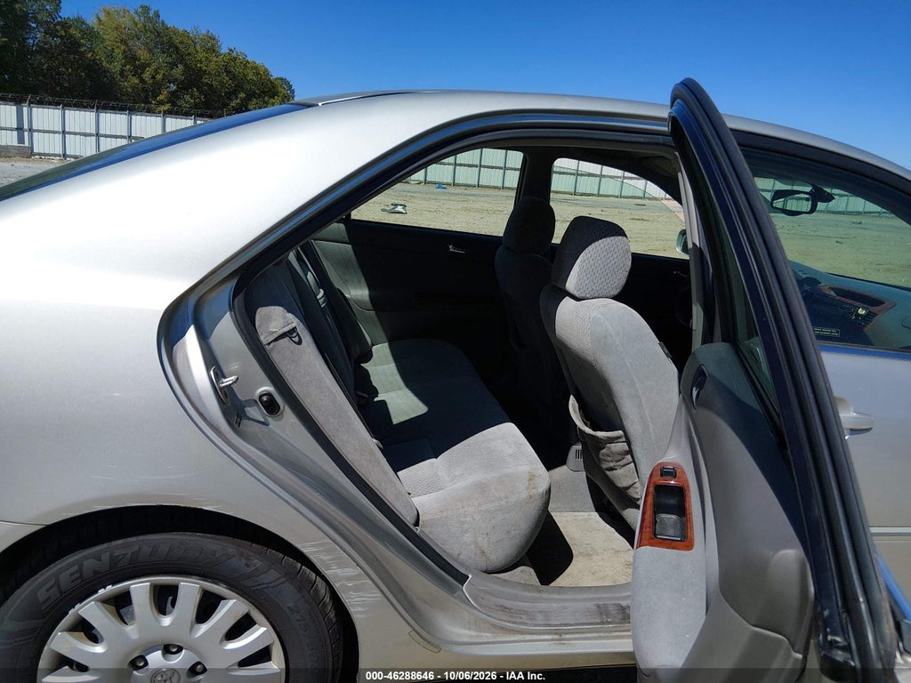 2004 Toyota Camry LE/XLE/SE photo 8