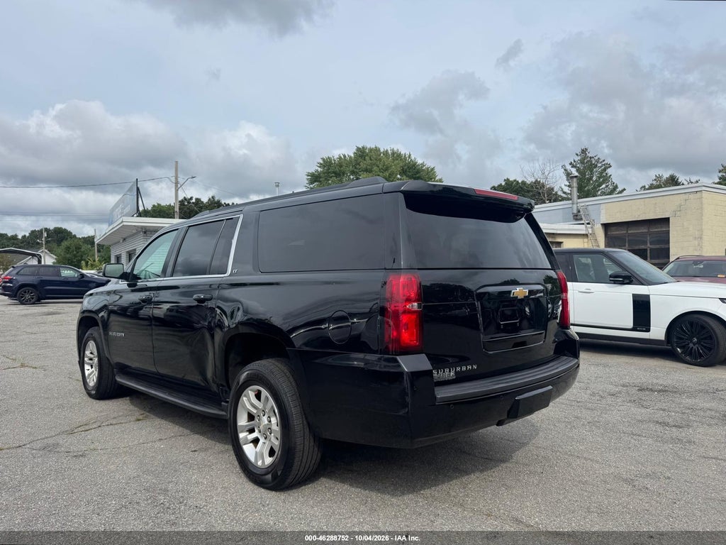 2020 Chevrolet Suburban 4WD LT photo 3