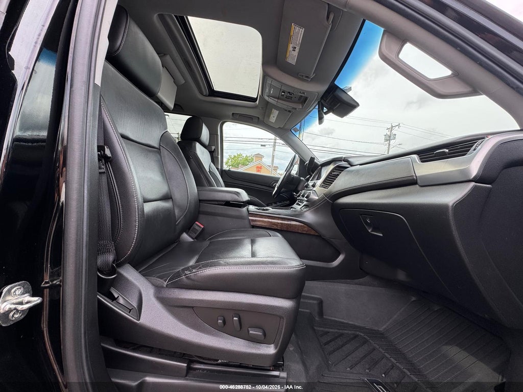 2020 Chevrolet Suburban 4WD LT photo 5