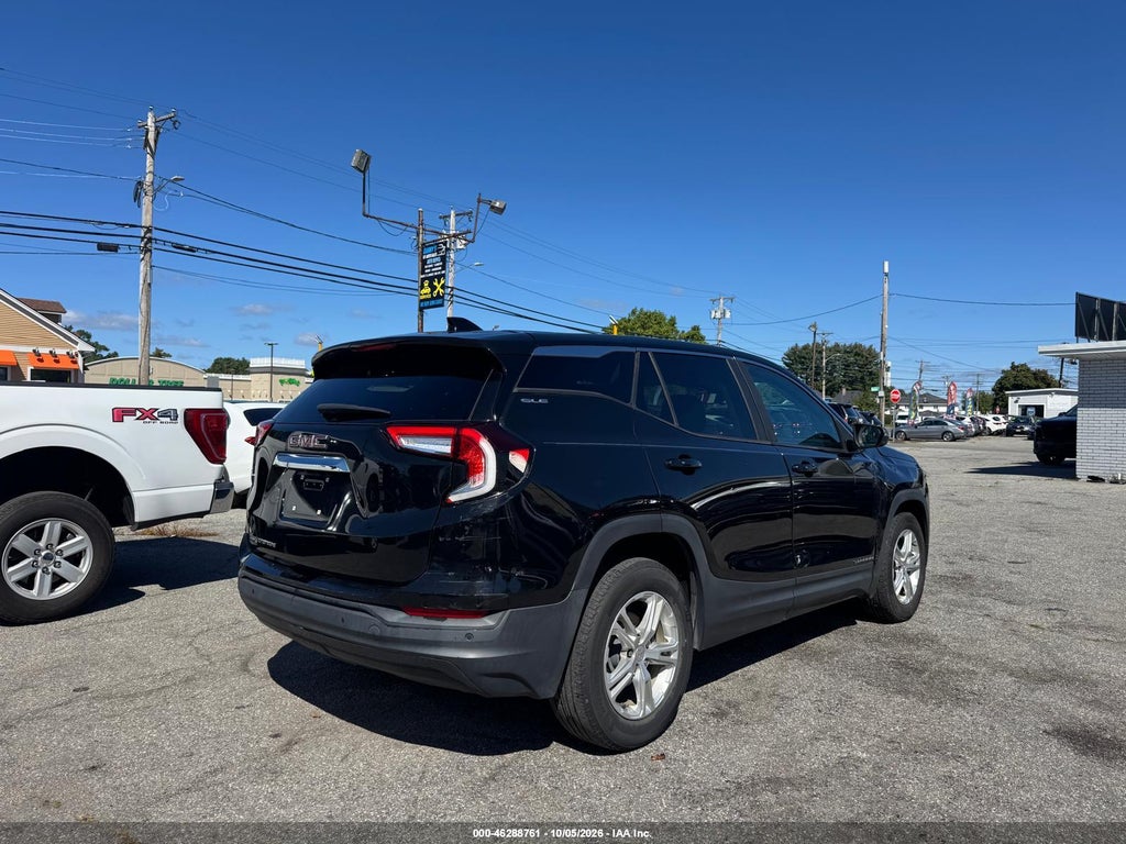 2022 GMC Terrain FWD SLE photo 4