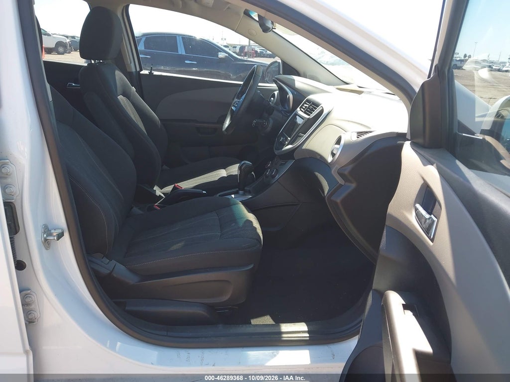 2018 Chevrolet Sonic LT Auto photo 5