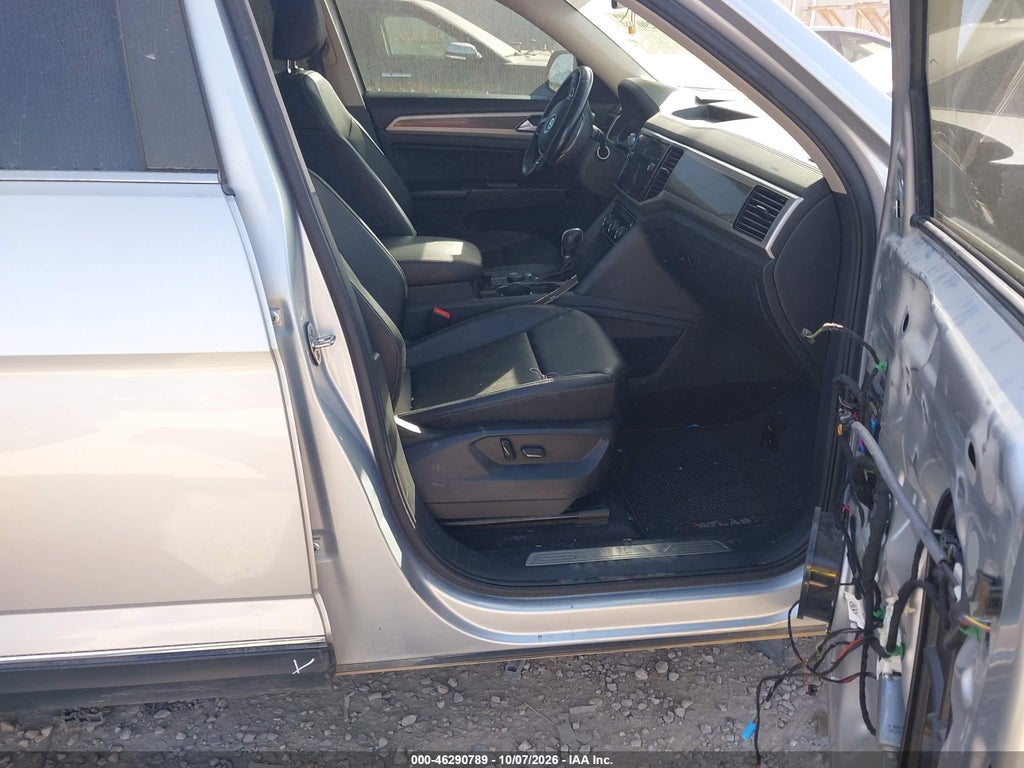 2018 Volkswagen Atlas 3.6L V6 SEL photo 5
