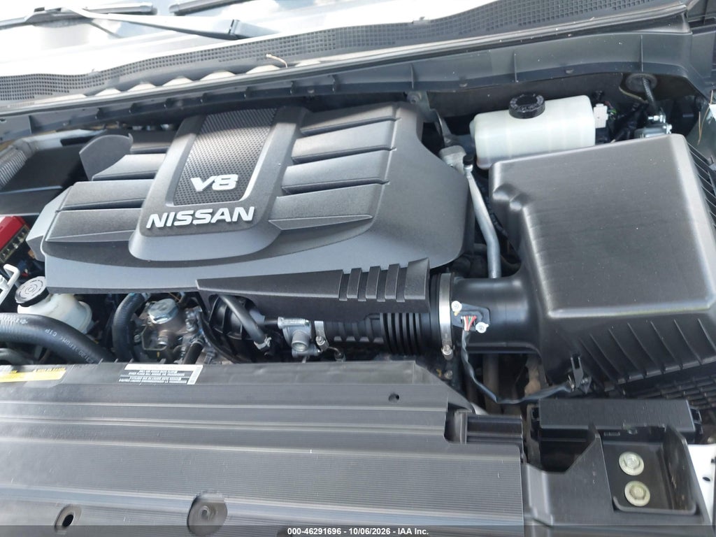 2020 Nissan Titan photo 10