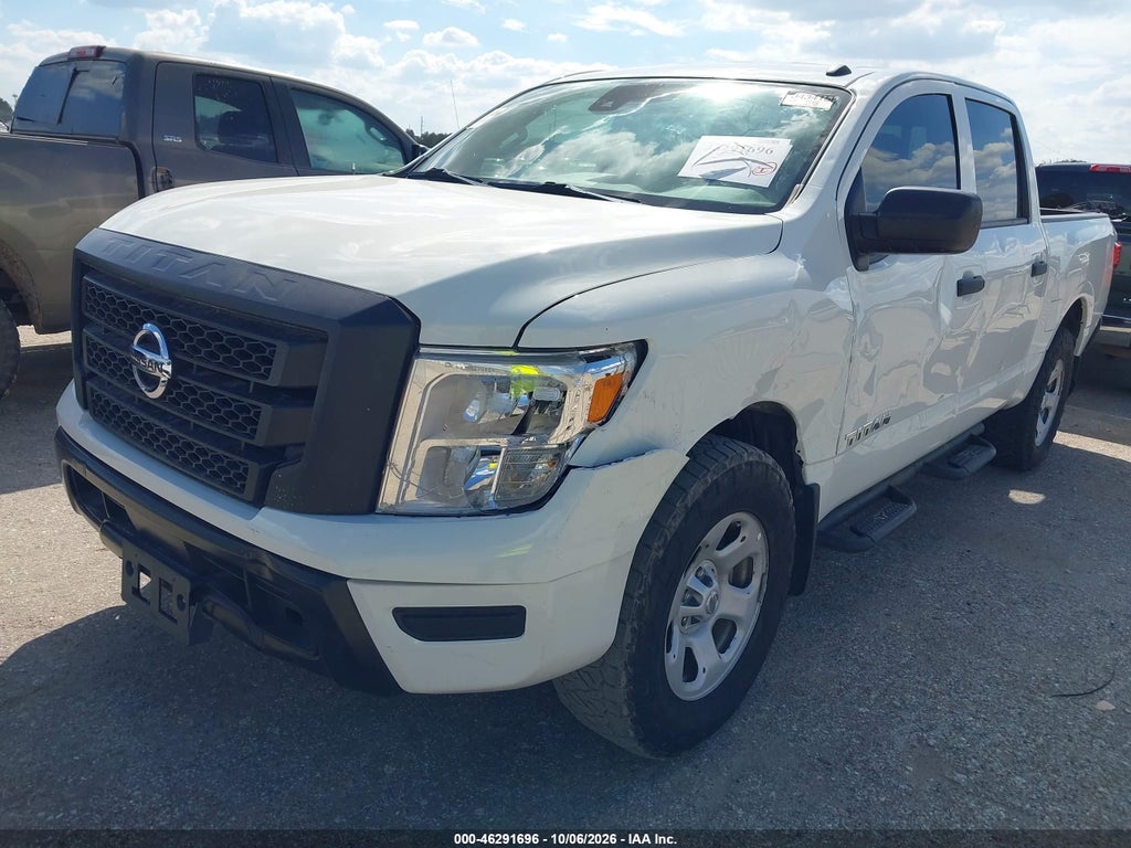 2020 Nissan Titan photo 2