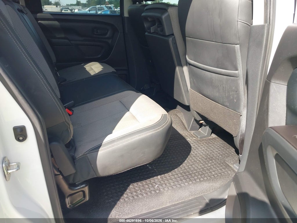 2020 Nissan Titan photo 8
