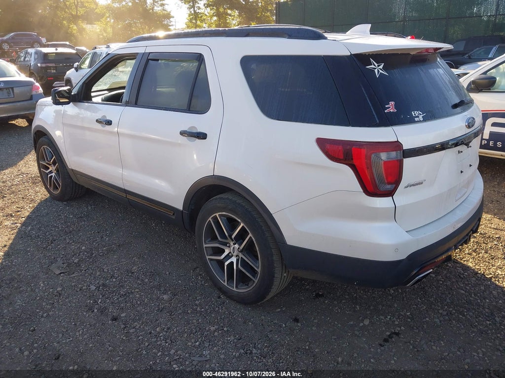 2016 Ford Explorer Sport photo 3