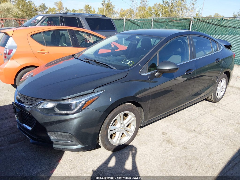 2018 Chevrolet Cruze LT Auto photo 2