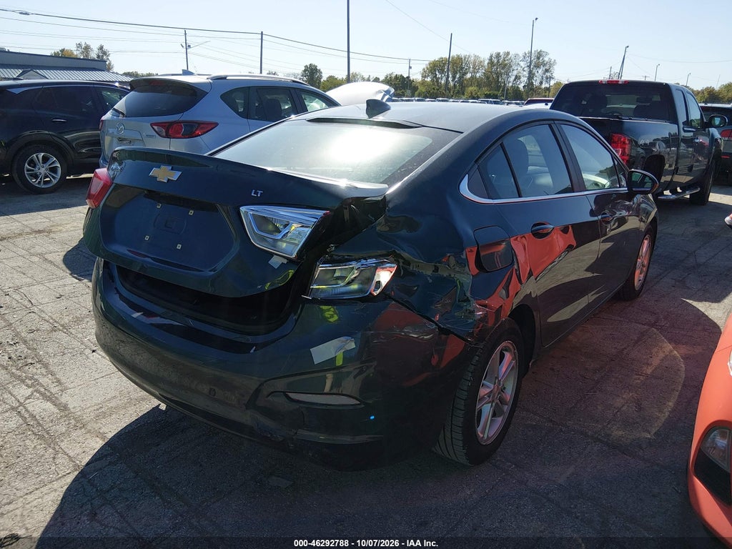 2018 Chevrolet Cruze LT Auto photo 4