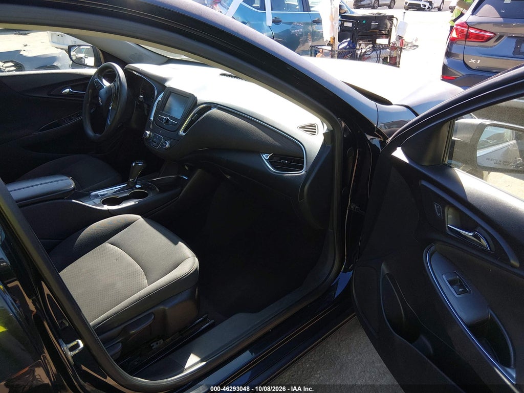 2016 Chevrolet Malibu 1LT photo 5