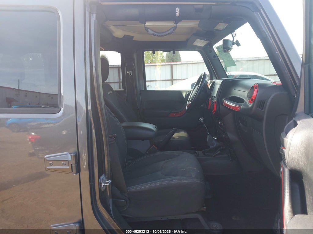 2016 Jeep Wrangler Unlimited Sahara photo 5