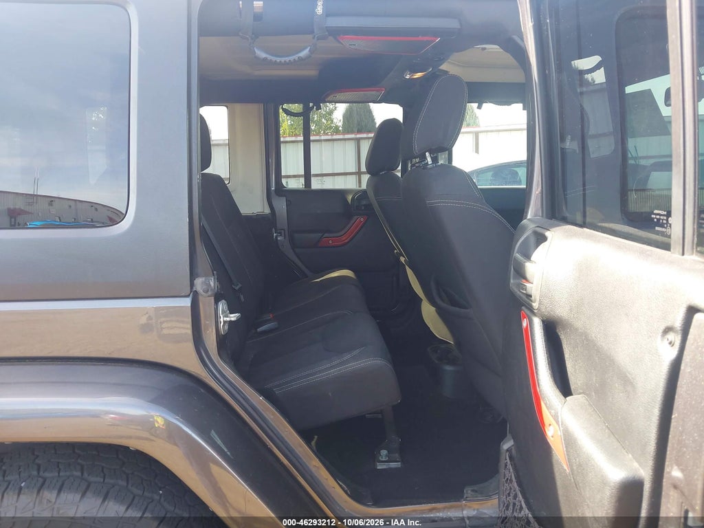2016 Jeep Wrangler Unlimited Sahara photo 8