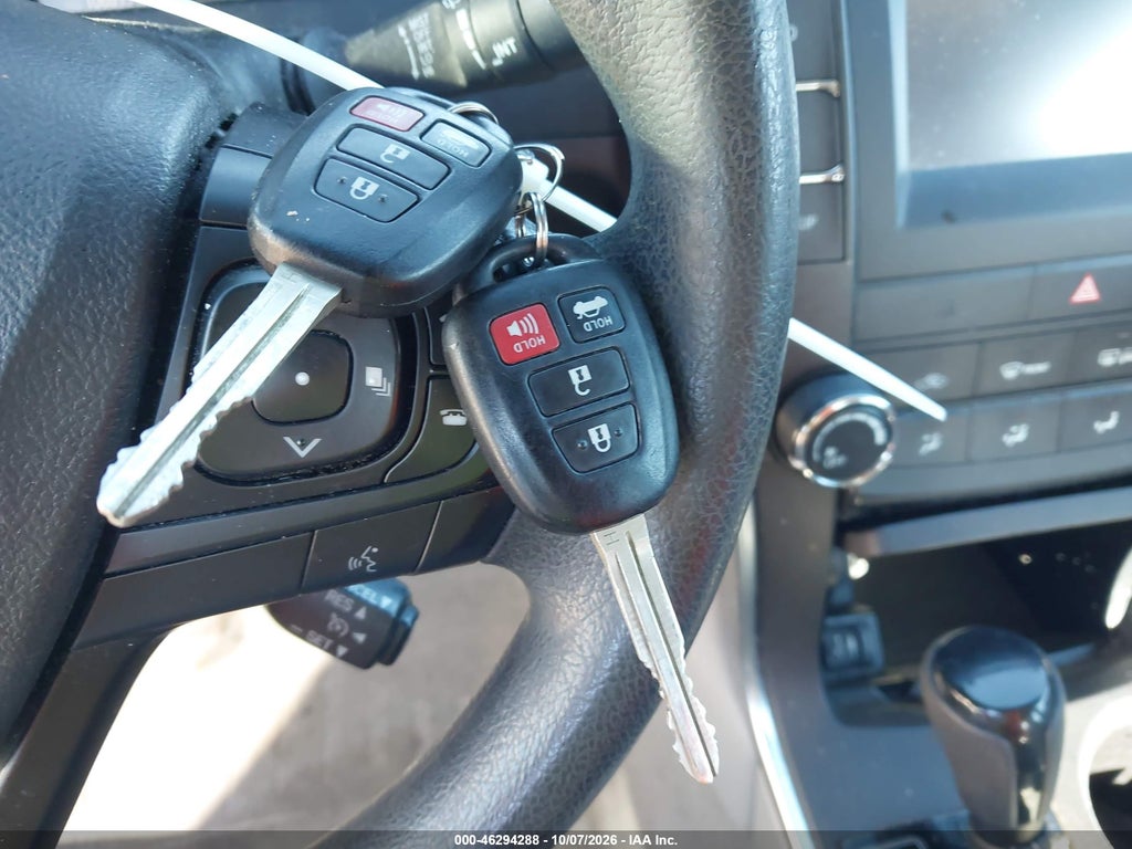 2016 Toyota Camry LE photo 11