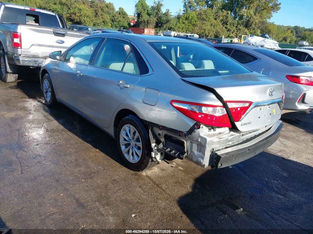 2016 Toyota Camry LE photo 3