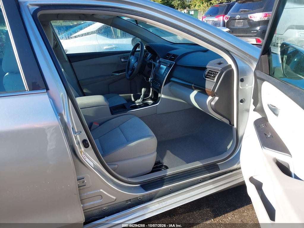 2016 Toyota Camry LE photo 5