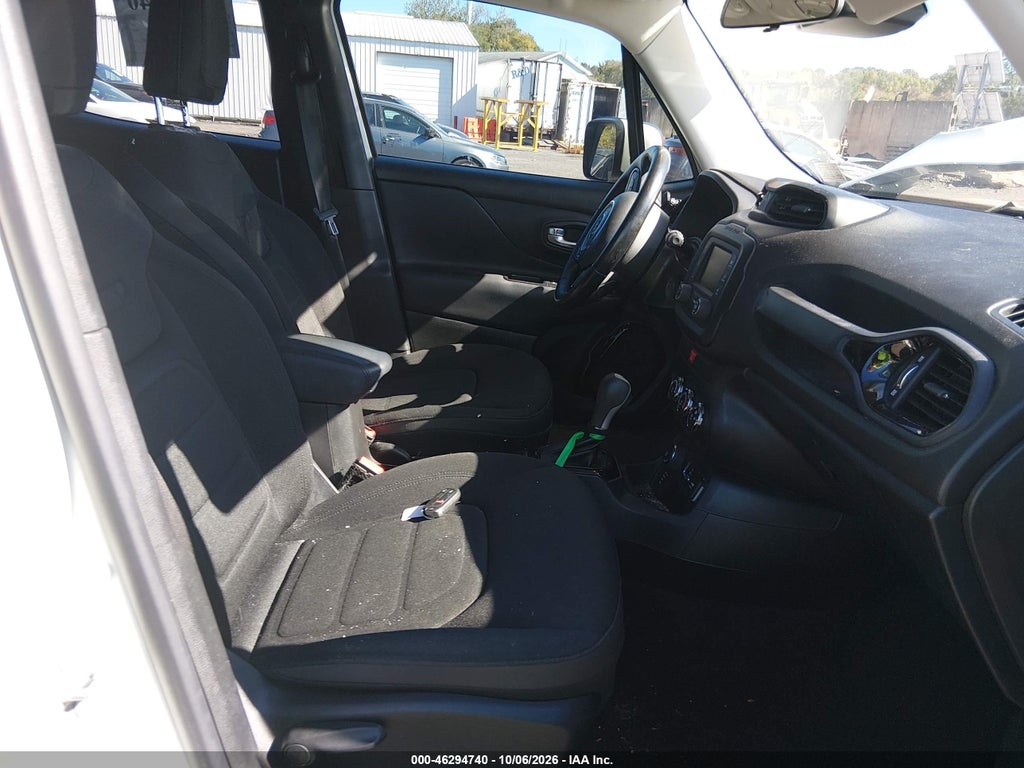 2017 Jeep Renegade Altitude 4X4 photo 5