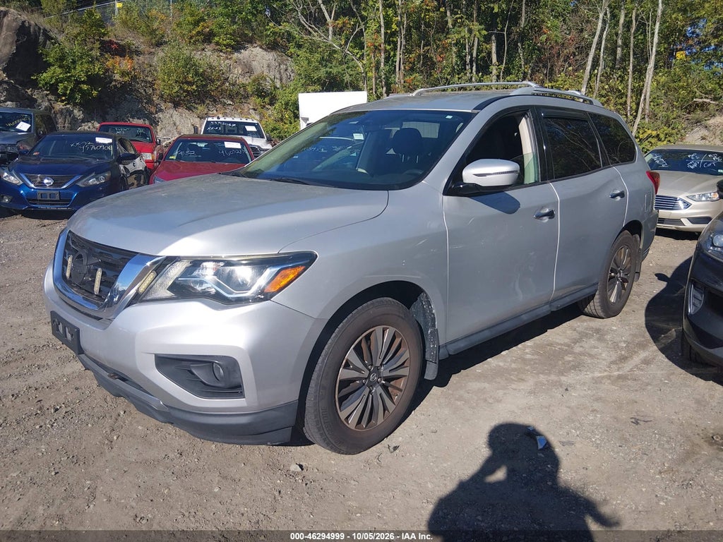 2017 Nissan Pathfinder S photo 2