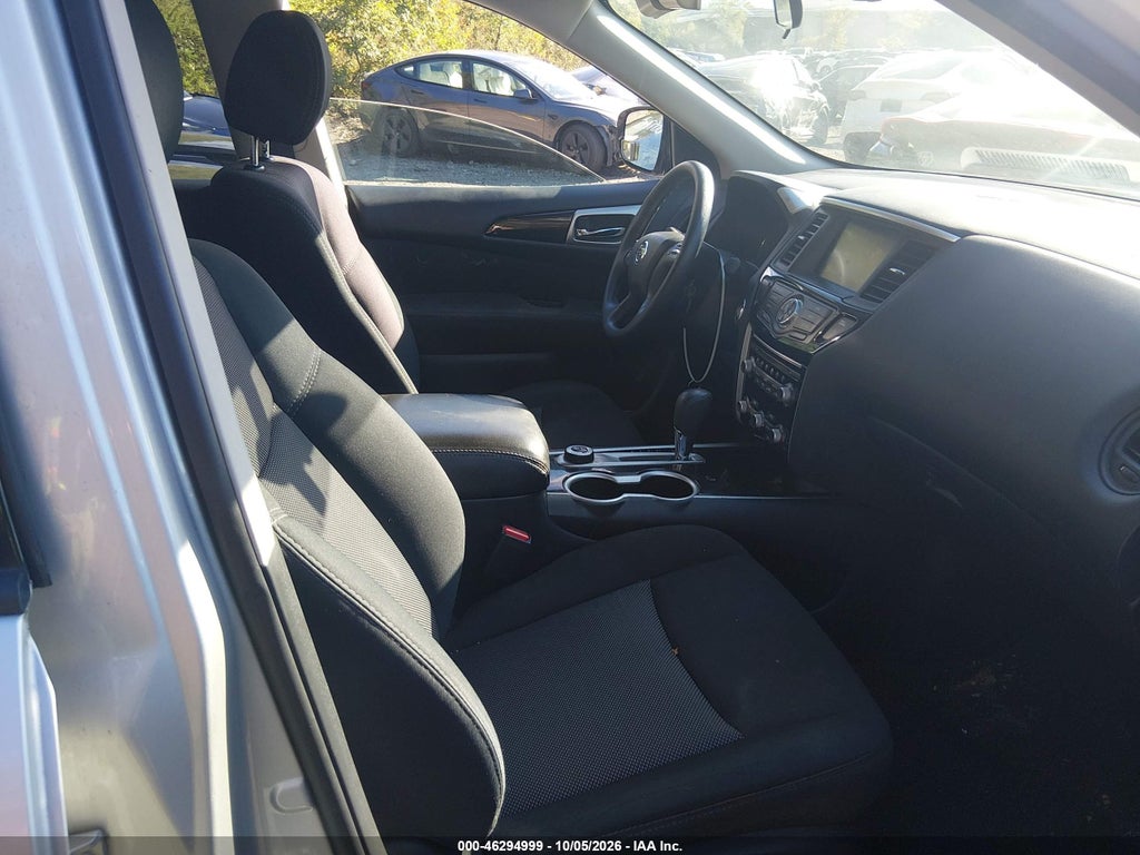 2017 Nissan Pathfinder S photo 5
