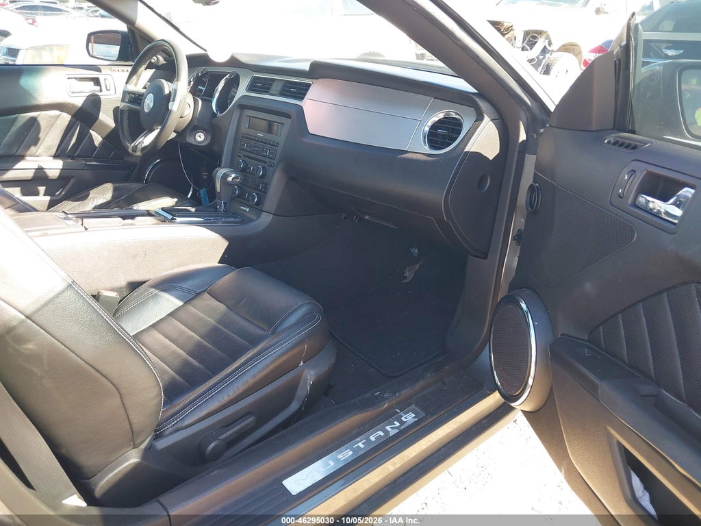 2010 Ford Mustang V6/V6 Premium photo 5