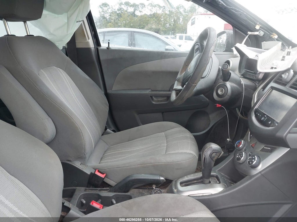 2015 Chevrolet Sonic LT Auto photo 5