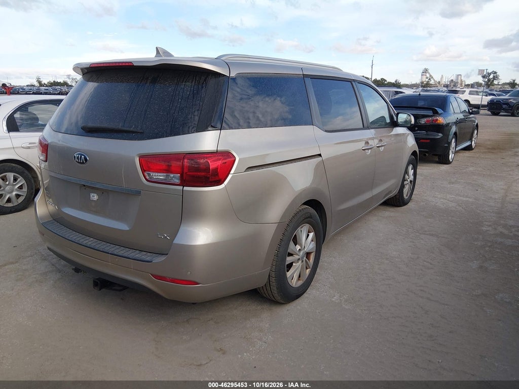 2017 Kia Sedona LX photo 4