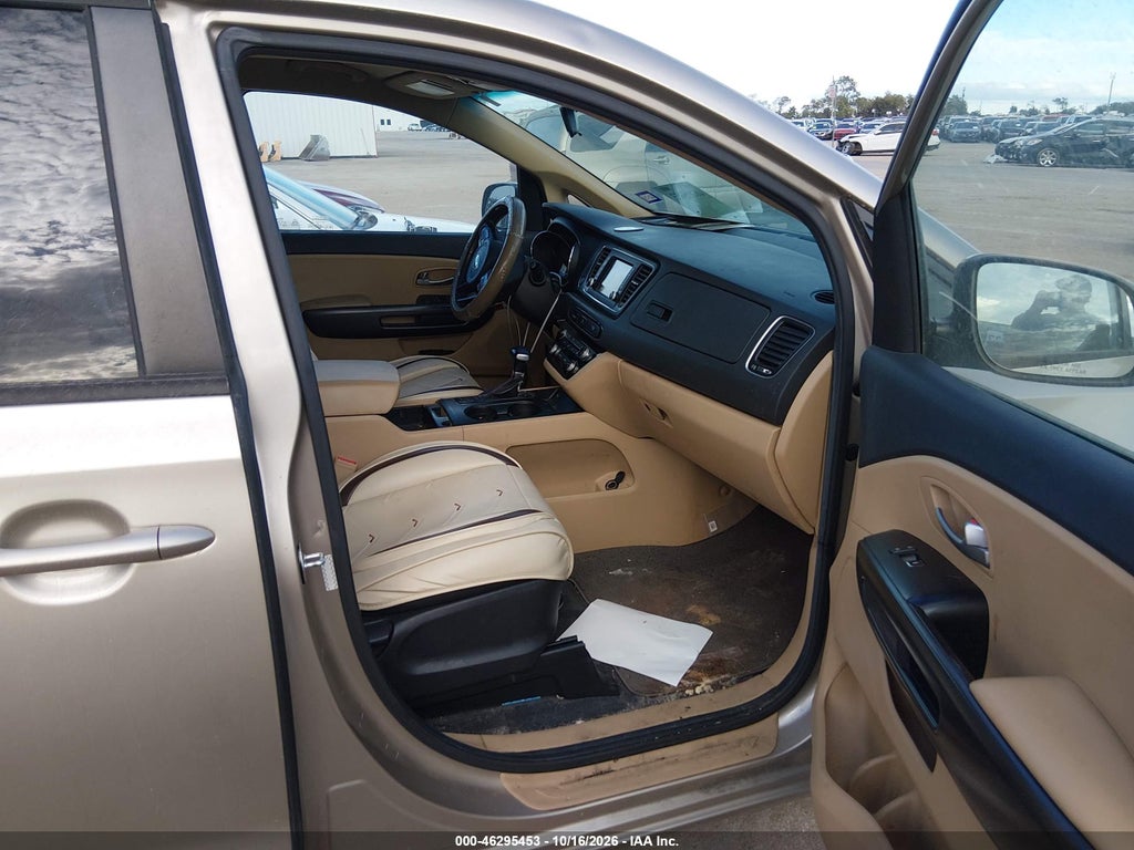 2017 Kia Sedona LX photo 5