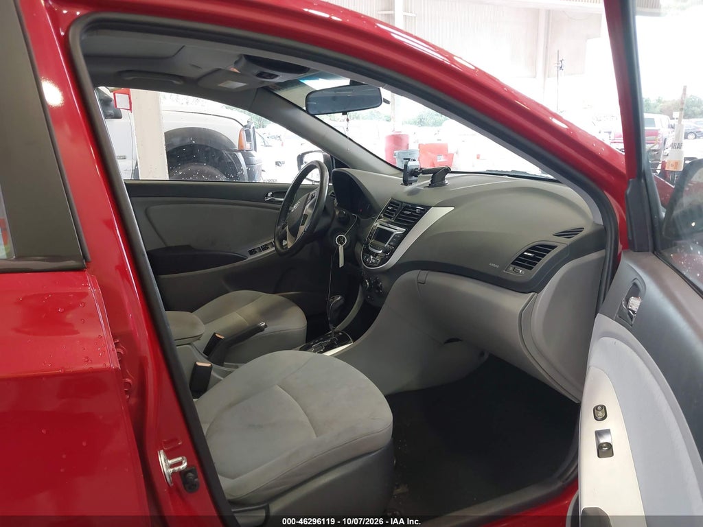 2014 Hyundai Accent SE photo 5