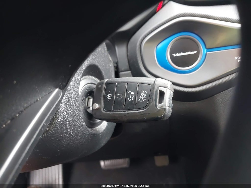 2019 Hyundai Veloster 2.0 photo 11