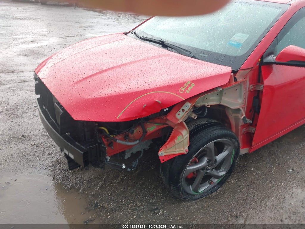 2019 Hyundai Veloster 2.0 photo 6