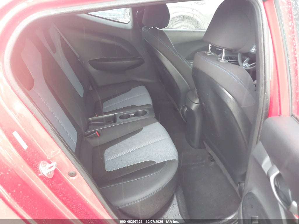 2019 Hyundai Veloster 2.0 photo 8