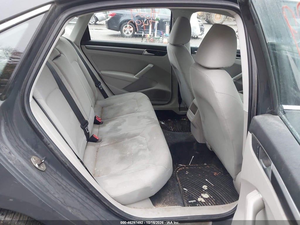 2016 Volkswagen Passat 1.8T R-Line photo 8