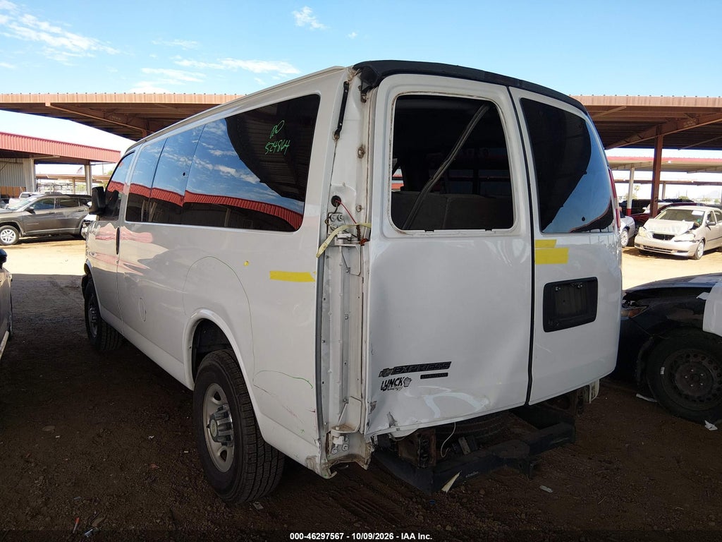 2015 Chevrolet Express 3500 LT photo 3